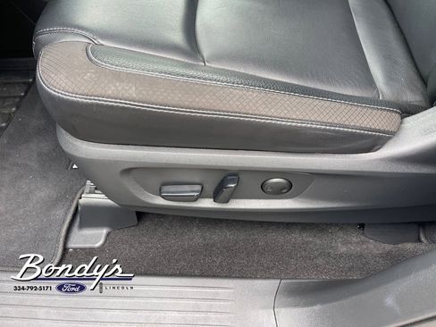 Used 2024 Nissan Pathfinder SL w/ SL Premium Package FWD image 9