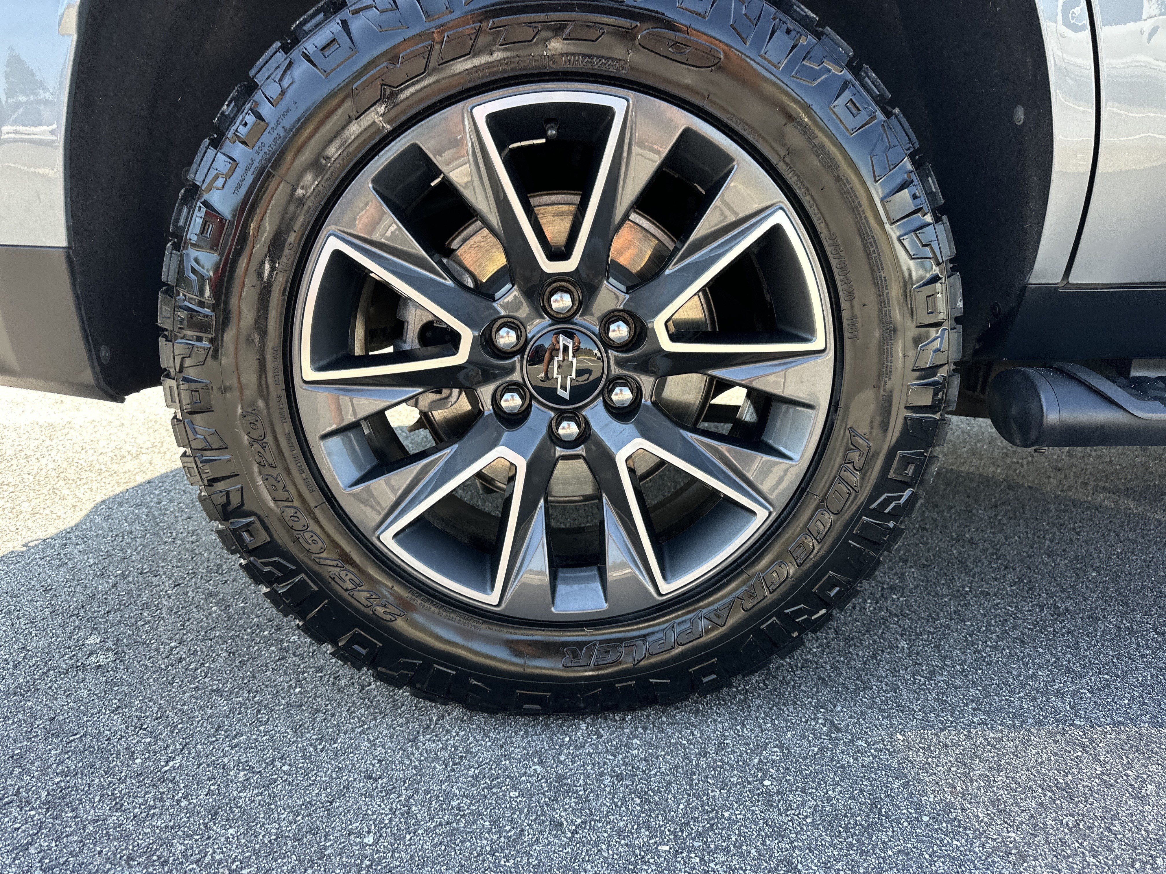 Certified 2023 Chevrolet Tahoe Z71 w/ Luxury Package AWD/4WD image 19