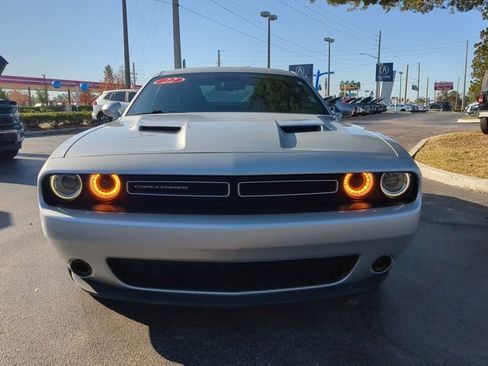 Used 2022 Dodge Challenger SXT image 9