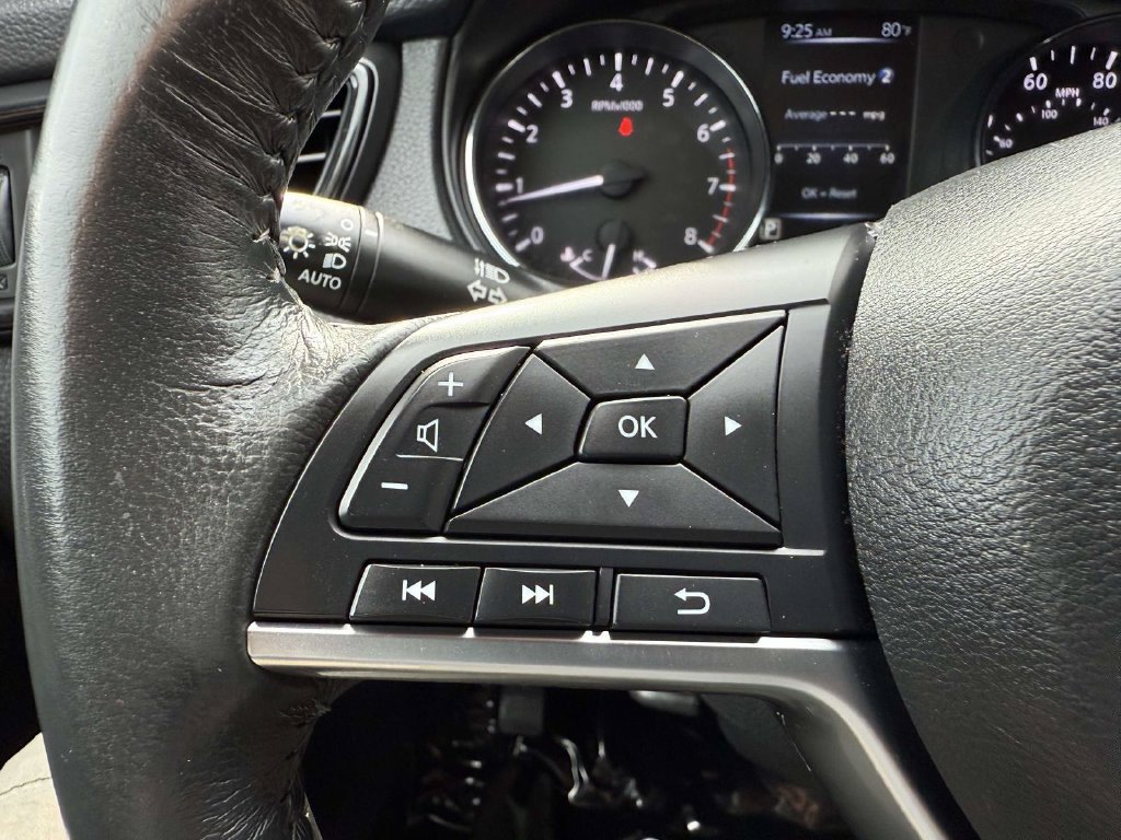Used 2017 Nissan Rogue SV AWD/4WD image 23