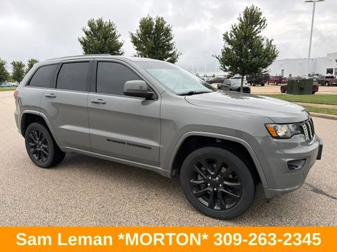 Used 2022 Jeep Grand Cherokee Laredo X AWD/4WD image 4