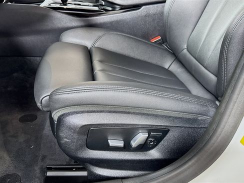 Used 2019 BMW 530e xDrive w/ Convenience Package image 21