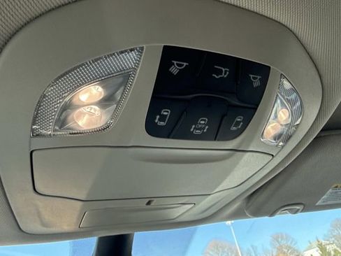 Used 2024 Chrysler Pacifica Touring-L FWD image 30