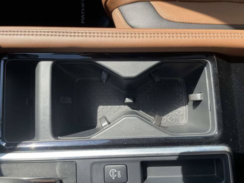 Used 2024 Nissan Pathfinder Platinum FWD image 18
