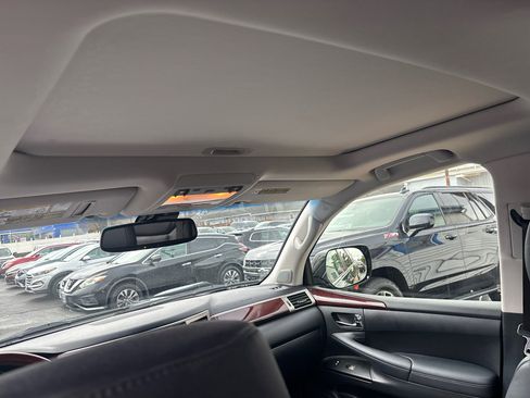 Used 2015 Lexus LX 570 4WD image 23