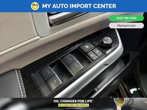 Used 2025 Toyota Sienna XSE image 11