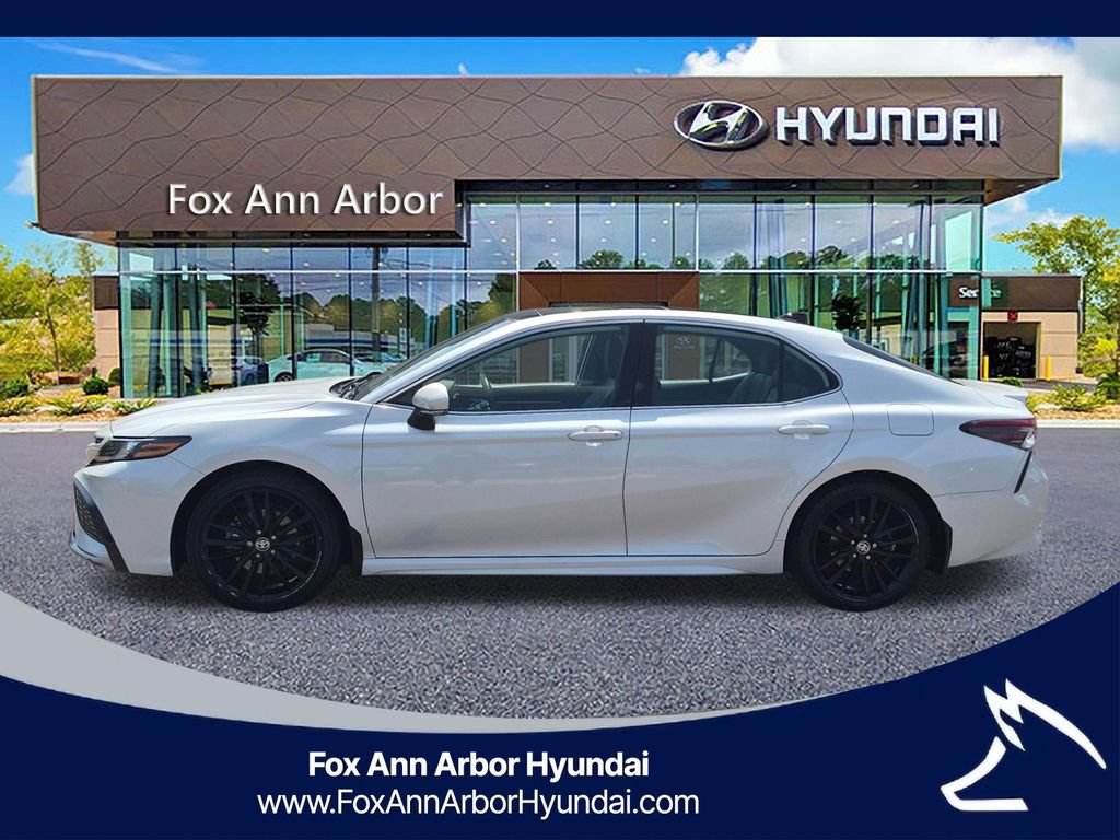 Used 2022 Toyota Camry XSE FWD image 2