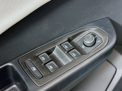 New 2026 Volkswagen Taos SE AWD/4WD image 6