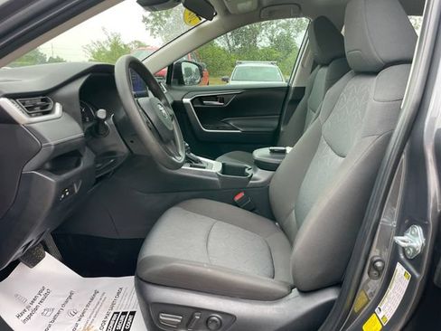 Used 2025 Toyota RAV4 XLE FWD image 19