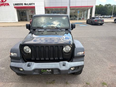 Used 2018 Jeep Wrangler Unlimited Sport S AWD/4WD image 3