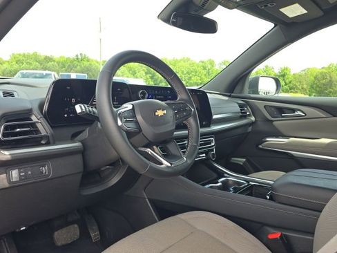 Used 2024 Chevrolet Traverse LT FWD image 25