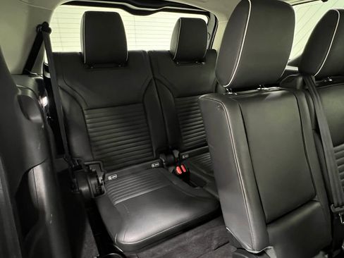 Used 2018 Land Rover Discovery HSE Luxury AWD/4WD image 36