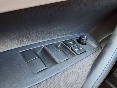 Used 2021 Toyota Corolla LE w/ LE Convenience Package FWD image 18