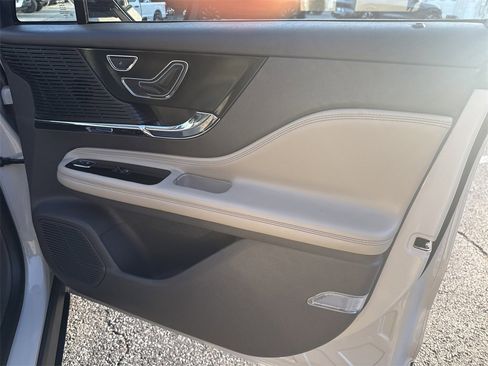 Used 2021 Lincoln Corsair Standard w/ Equipment Group 101A image 14