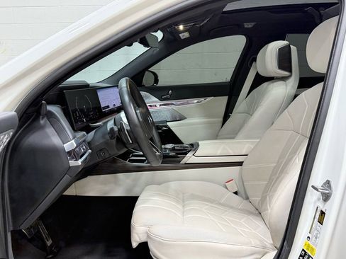 Used 2024 BMW 760i xDrive w/ Premium Package image 35