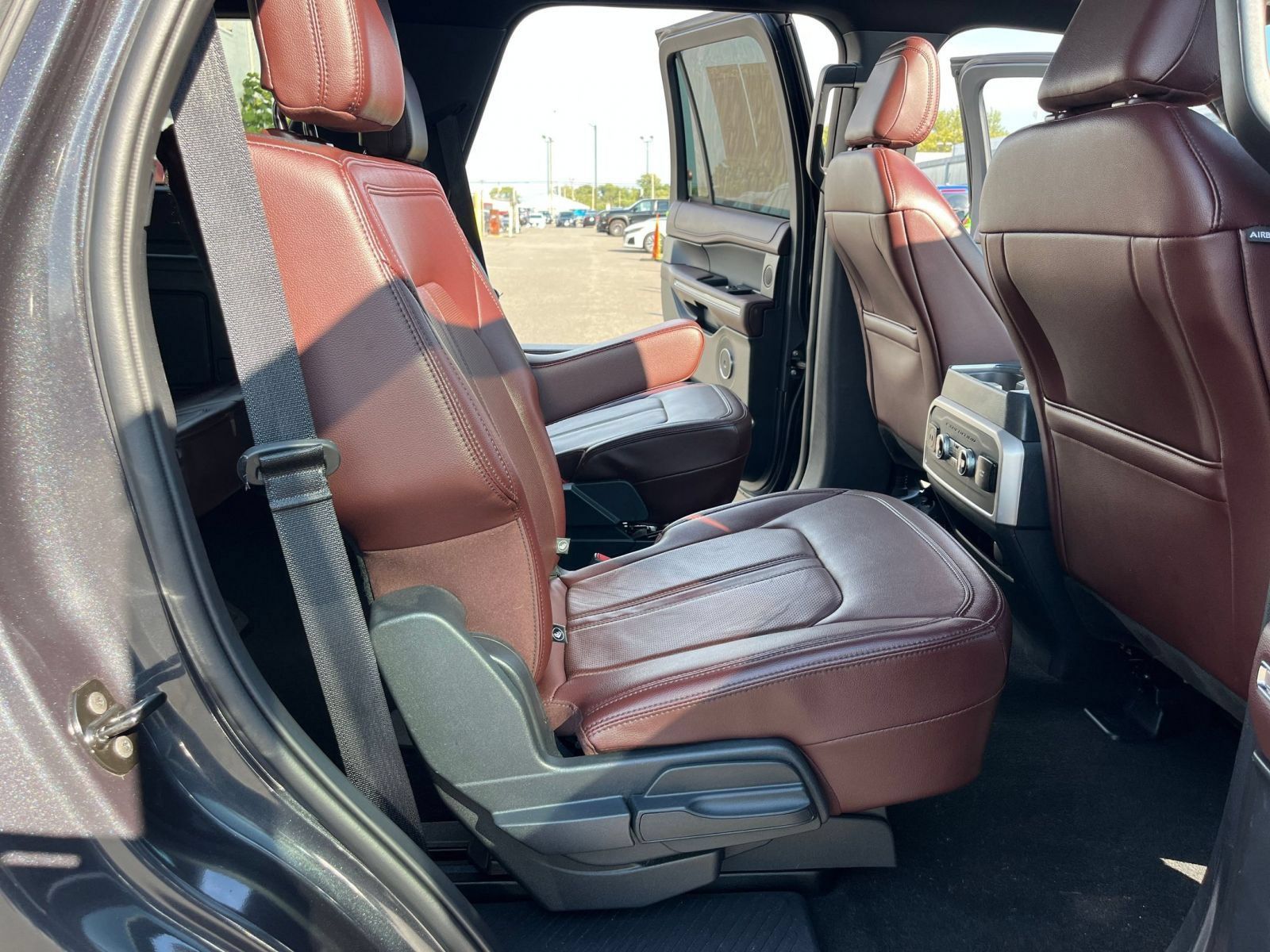 Used 2024 Ford Expedition Limited AWD/4WD image 29