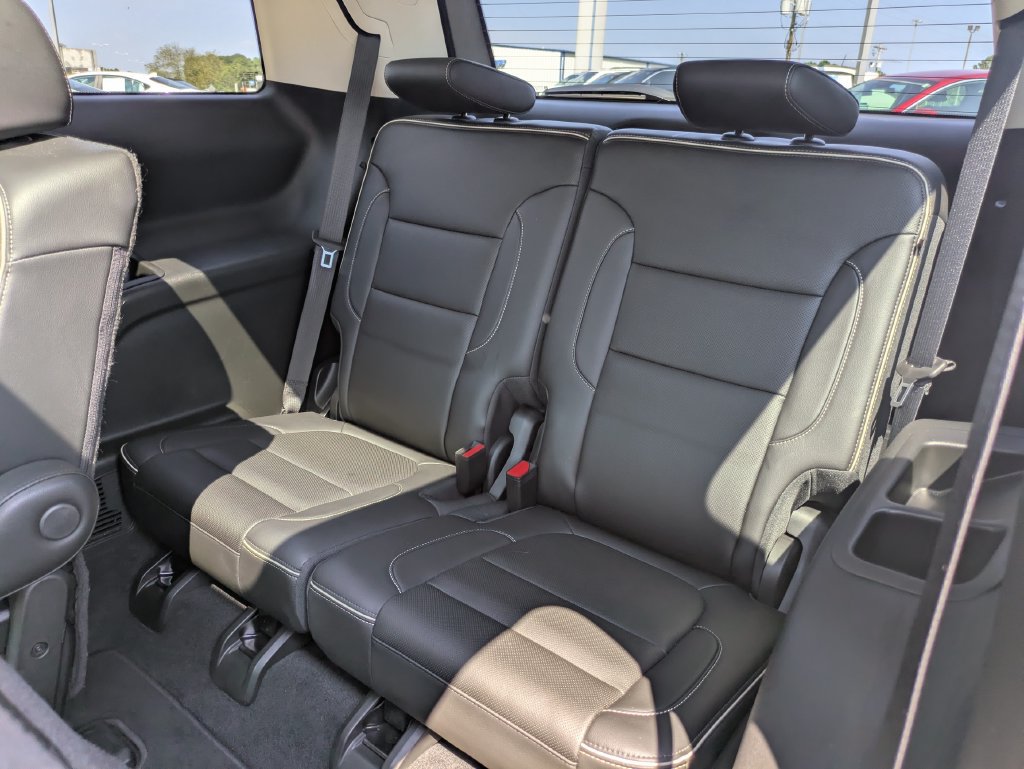 Used 2023 GMC Acadia Denali w/ Denali Ultimate Package FWD image 10