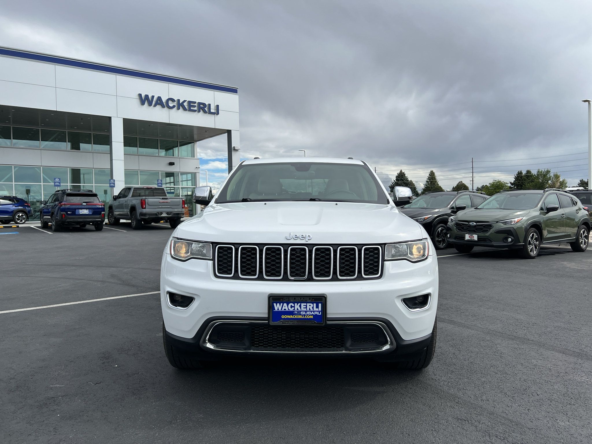 Used 2017 Jeep Grand Cherokee Limited AWD/4WD image 7