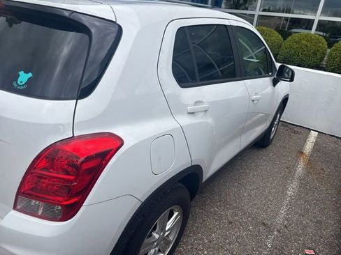 Used 2020 Chevrolet Trax LS w/ Tint and Cruise Package FWD image 3