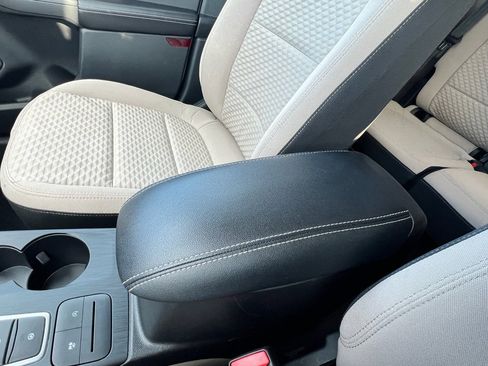 Used 2022 Ford Escape SE image 24