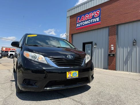 Used 2013 Toyota Sienna LE FWD image 2