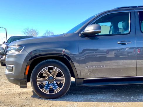 Used 2022 Jeep Wagoneer Series III w/ Flexible Seating Group image 8