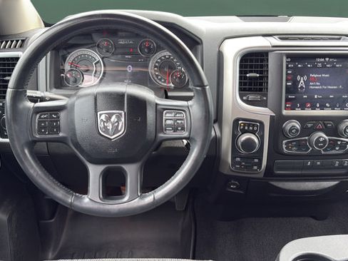 Used 2019 RAM 1500 Big Horn AWD/4WD image 25