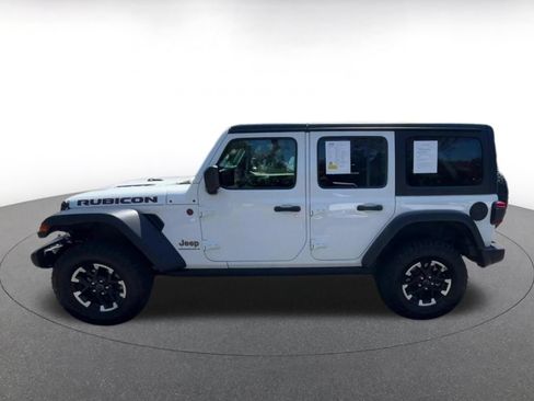 Used 2025 Jeep Wrangler Unlimited Rubicon AWD/4WD image 9