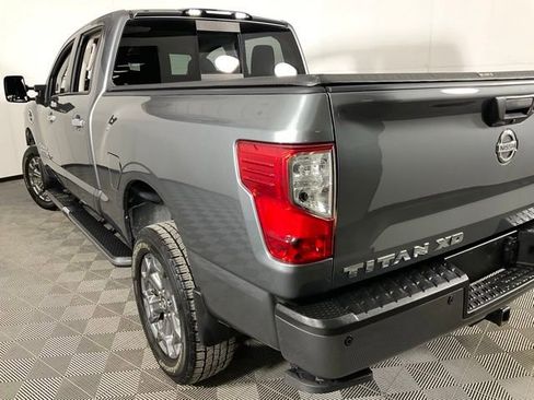 Used 2018 Nissan Titan SV w/ SV Convenience Package image 36
