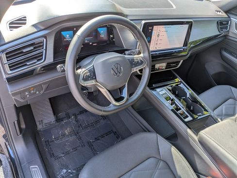 Used 2025 Volkswagen Atlas Cross Sport SE FWD image 13