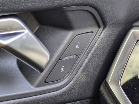 Used 2025 Audi Q3 2.0T Premium w/ Convenience Package image 21