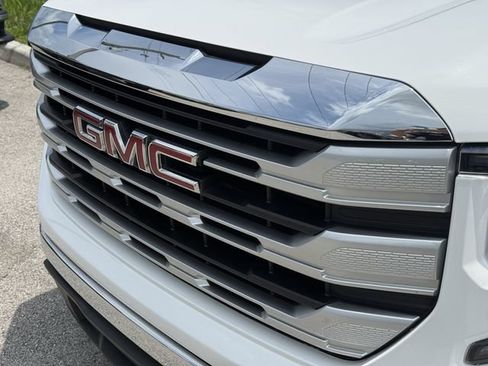 Used 2025 GMC Sierra 1500 SLE RWD image 7