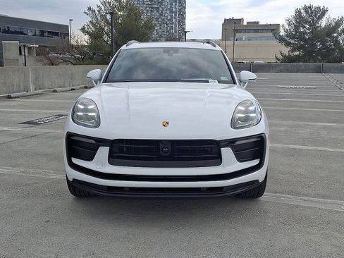 Used 2025 Porsche Macan image 6