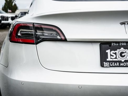 Used 2020 Tesla Model 3 Standard Range Plus RWD image 10