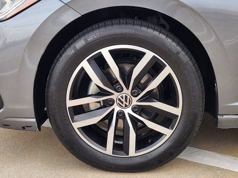 Used 2025 Volkswagen Jetta SE FWD image 10