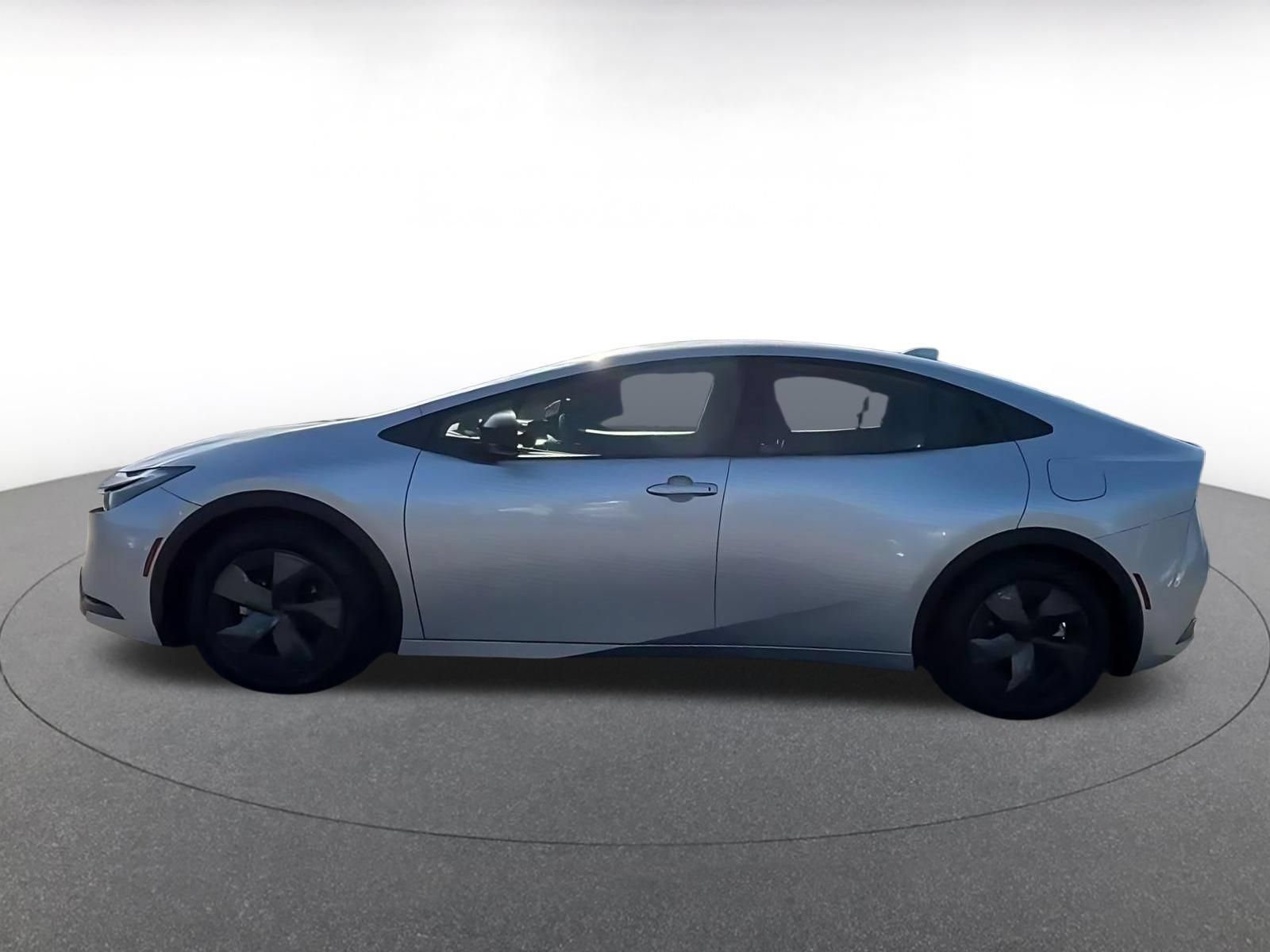 Used 2024 Toyota Prius LE FWD image 8