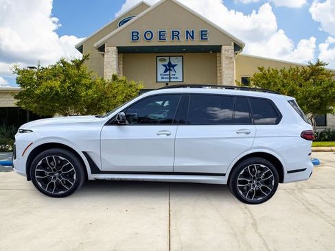 Used 2025 BMW X7 M60i AWD/4WD image 2