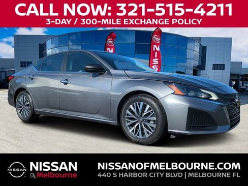 Used 2024 Nissan Altima 2.5 SV image 1