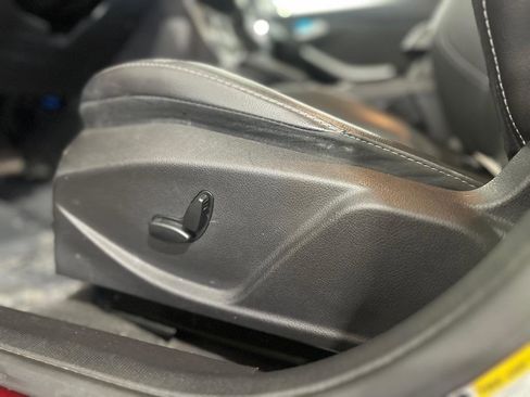 Used 2014 Ford Focus SE w/ Equipment Group 201A FWD image 22