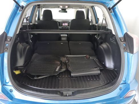Used 2018 Toyota RAV4 LE w/ All Weather Liner Package AWD/4WD image 19