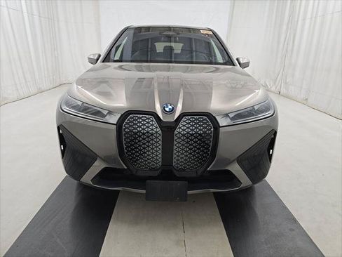 Used 2023 BMW iX xDrive50 w/ Sport Package AWD/4WD image 8