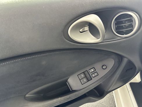 Used 2009 Nissan 370Z Touring image 17