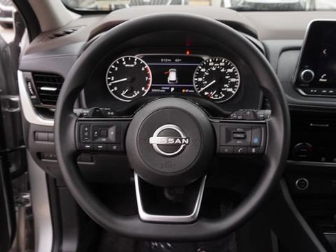 Used 2022 Nissan Rogue SV image 28