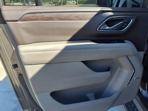 Used 2021 Chevrolet Suburban Z71 w/ Luxury Package image 26