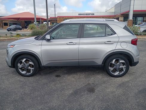 Used 2025 Hyundai Venue SEL FWD image 9