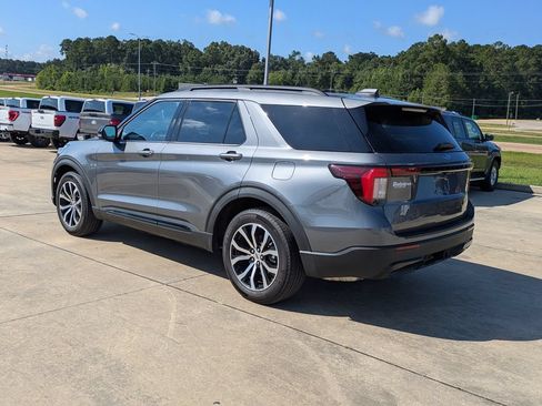 Used 2025 Ford Explorer ST-Line w/ Premium Package RWD image 3