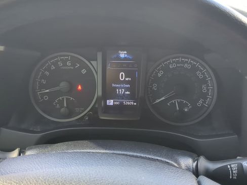 Used 2022 Toyota Tacoma TRD Off-Road w/ TRD Premium Off Road Package AWD/4WD image 15