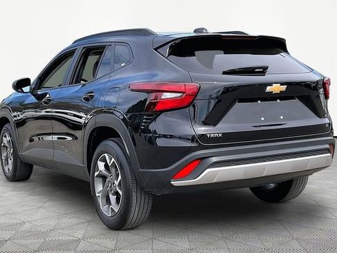 Used 2025 Chevrolet Trax LT image 4