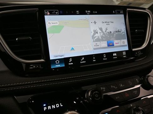 New 2025 Chrysler Pacifica Limited image 34