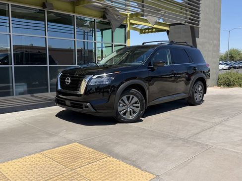 Used 2025 Nissan Pathfinder SV w/ SV Premium Package FWD image 1